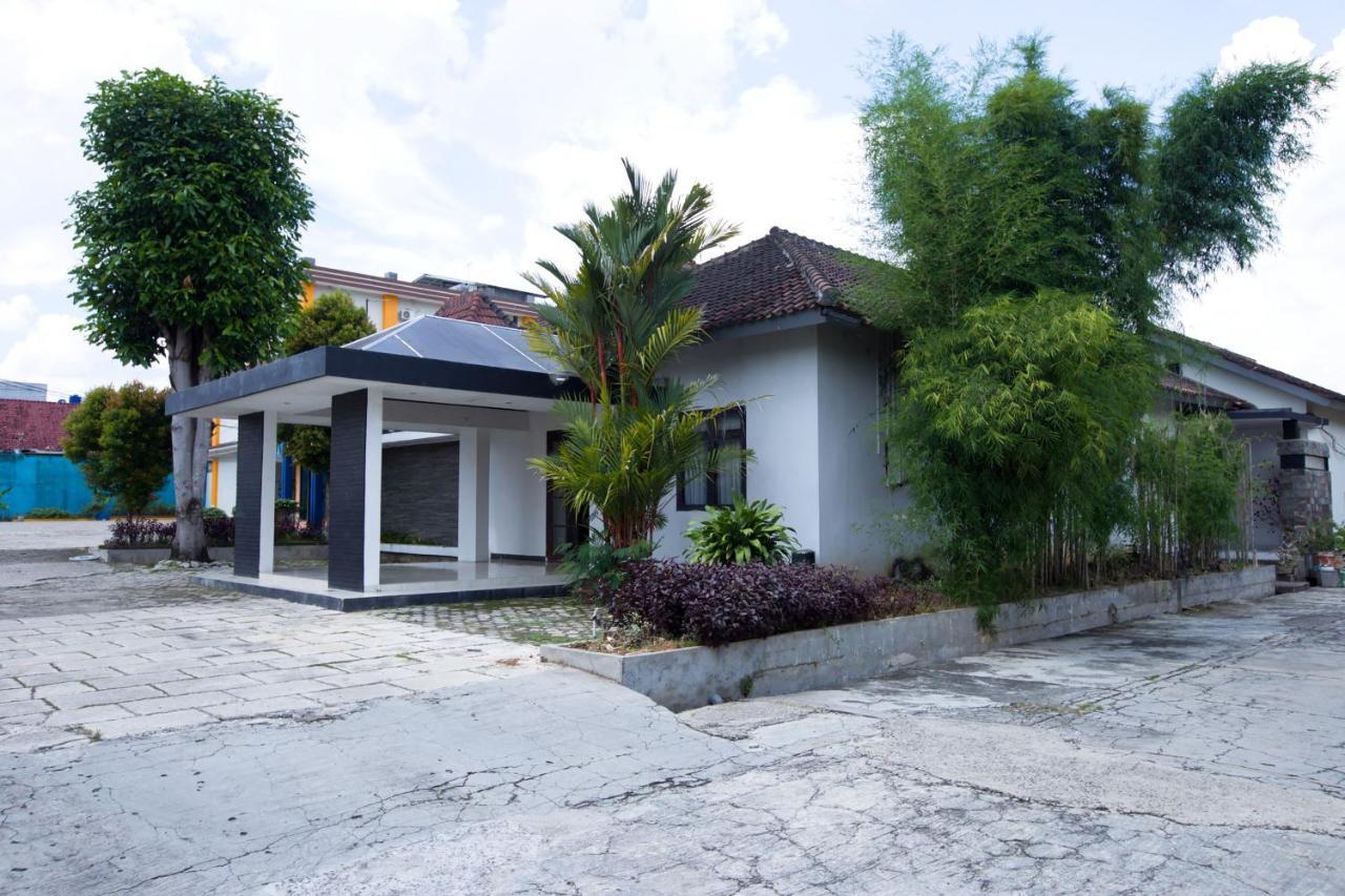 Oyo 3207 Hotel Gracia Bandar Lampung Exteriör bild
