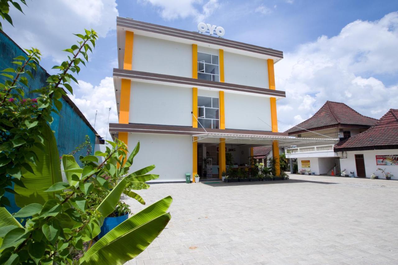 Oyo 3207 Hotel Gracia Bandar Lampung Exteriör bild